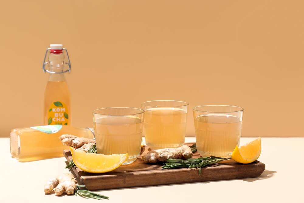 Kombucha - Beneficii, rețetă și tot ce trebuie să știi despre această băutură fermentată